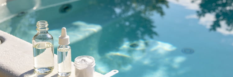 1785741884141217.png hot-tub-water-chemistry-bottles-test-kit-edge-closeup.png